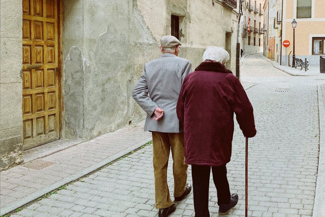Иллюстрация к новости: Проблема одиночества, эйджизм и риски для здоровья: учёные из НИУ ВШЭ и РАНХиГС подвели итоги исследований об аспектах благополучия пожилых людей