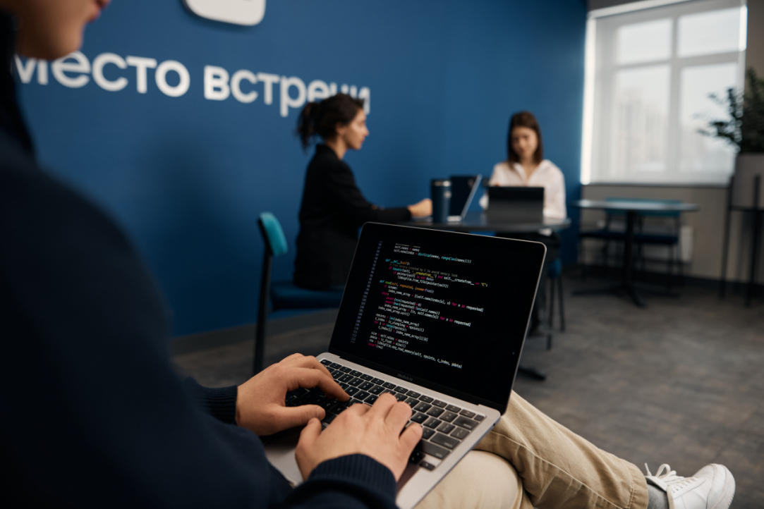 67 % выбирают ИИ: VK и ВШЭ узнали, чего хотят будущие IT-специалисты Иллюстрация к новости: 67 % выбирают ИИ: VK и ВШЭ узнали, чего хотят будущие IT-специалисты